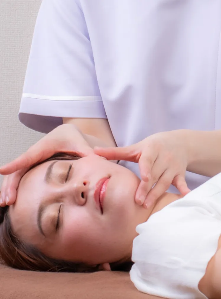 顔の施術